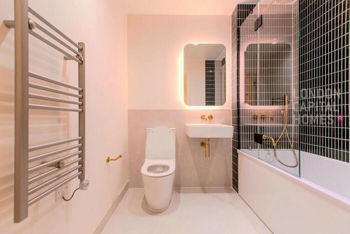 3 Bedroom Apartment To Rent In Docker Building Bonnet Street London, E16