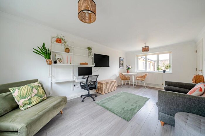 1 Bedroom Flat For Sale In Caledonian Road, Islington, London, N7