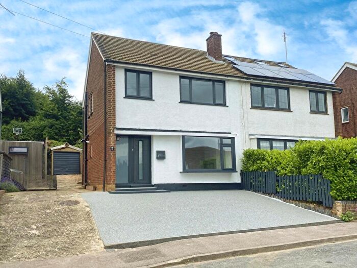 3 Bedroom Semi-Detached House For Sale In Lindsay Avenue, Hitchin, SG4