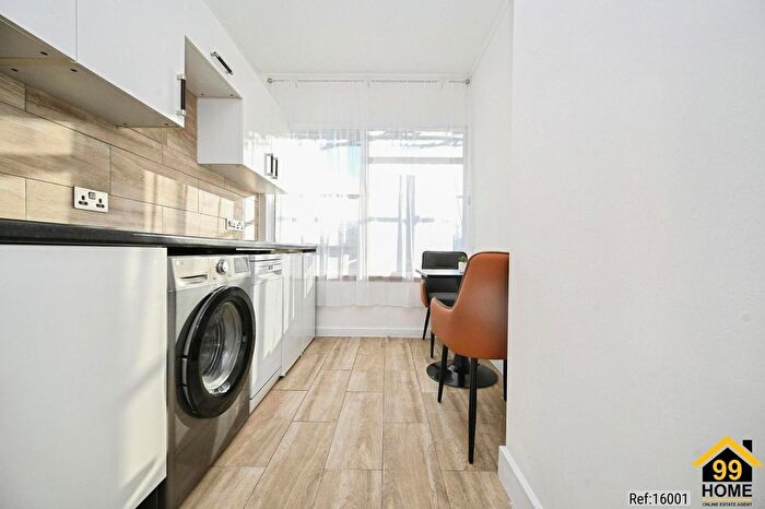 2 Bedroom Flat For Sale In Shenley Rd, Borehamwood, Herts, WD6