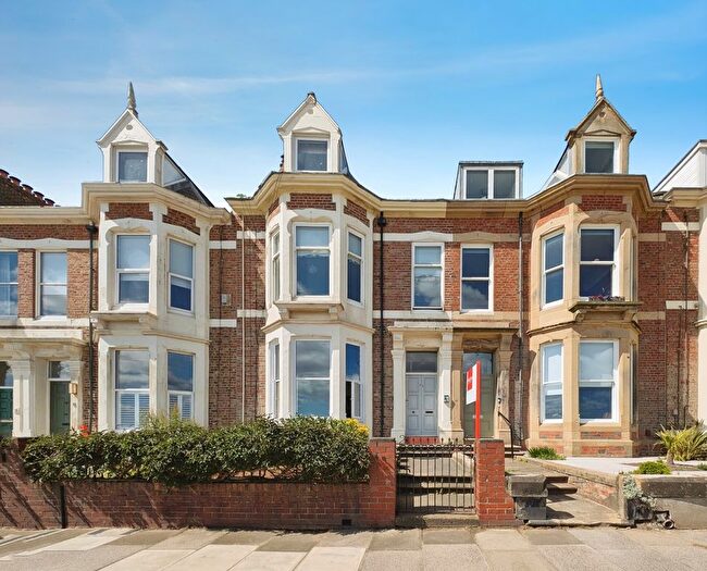 2 Bedroom Flat For Sale In Beverley Terrace, North Shields, Tyne And Wear, NE30