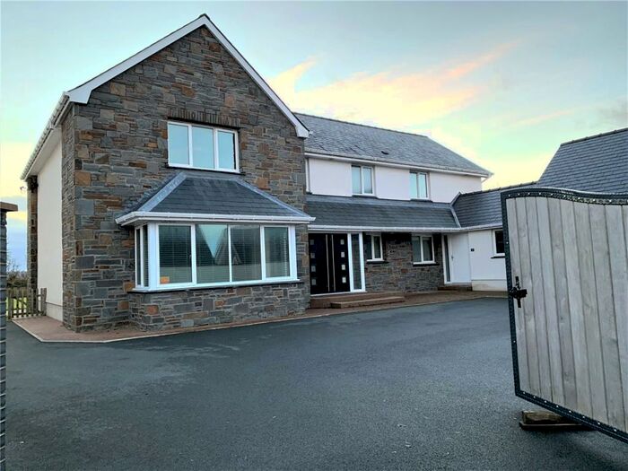 4 Bedroom Detached House For Sale In Y Cilgant, Aberaeron, Ceredigion, SA46