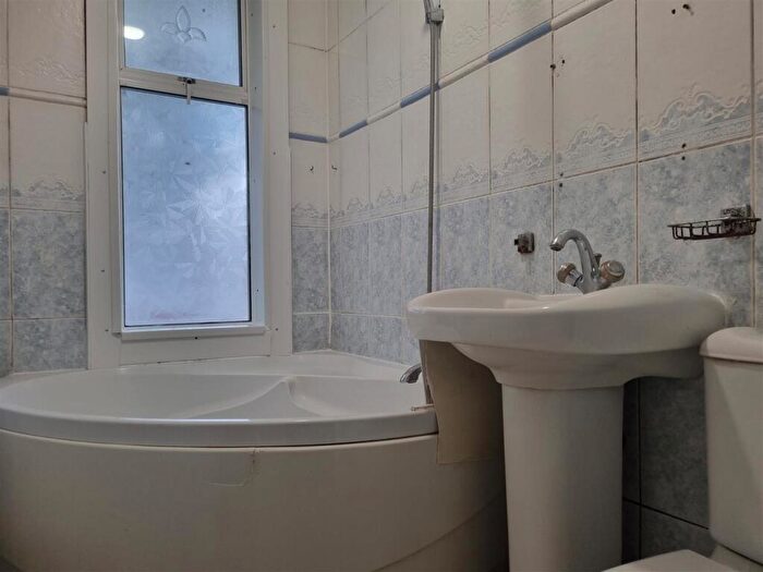 3 Bedroom End Of Terrace House To Rent In Caulfield Road, London, E6