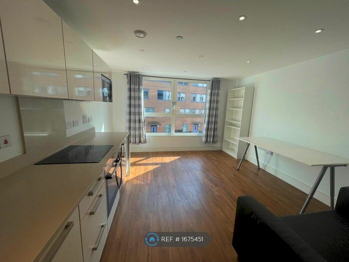 Studio To Rent In Queensland Road, London, N7