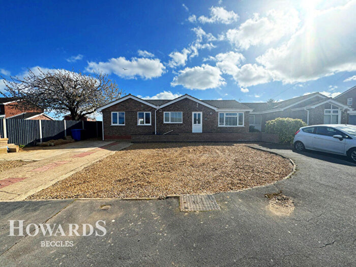 4 Bedroom Bungalow For Sale In Pinewood Gardens, North Cove, Beccles, NR34