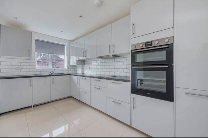 3 Bedroom Terraced House To Rent In St Helier Avenue Modern London, Modern, SM6