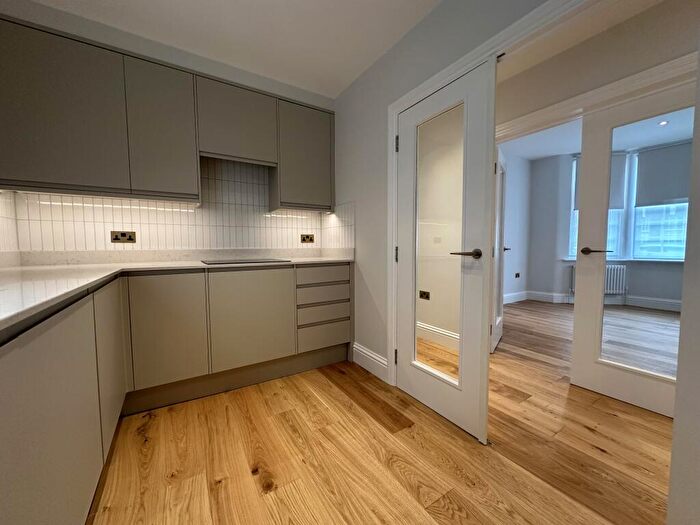 3 Bedroom Apartment To Rent In Liverpool Grove, London, SE17