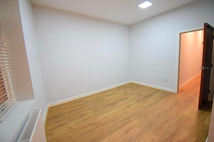 2 Bedroom Flat To Rent In Stoke Newington High Street, London, N16
