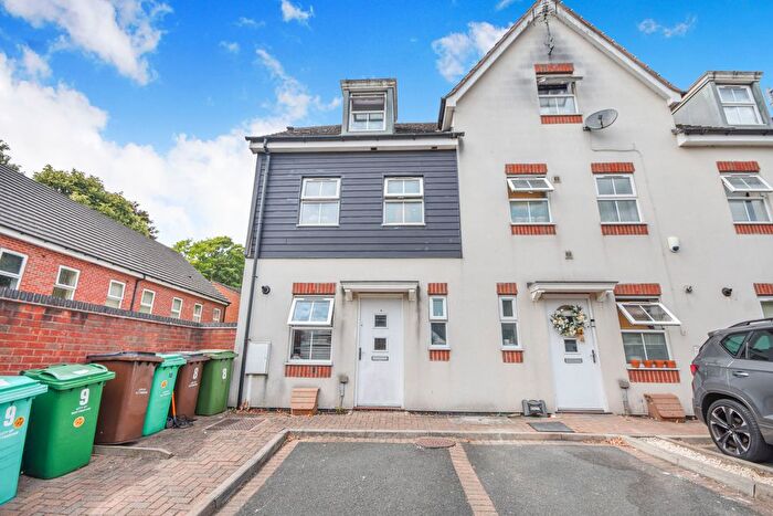 4 Bedroom End Of Terrace House For Sale In Marmion Road, Nottingham, NG3