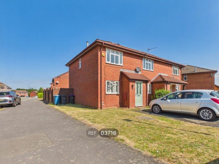 2 Bedroom Town House To Rent In Thornthwaite Close, Nottingham, NG2