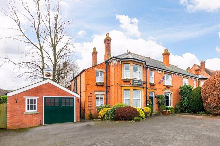 7 Bedroom Semi-Detached House For Sale In Broughton Road, Banbury, OX16