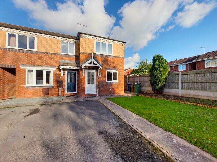 2 Bedroom Town House To Rent In Caernarvon Avenue, Stone, ST15