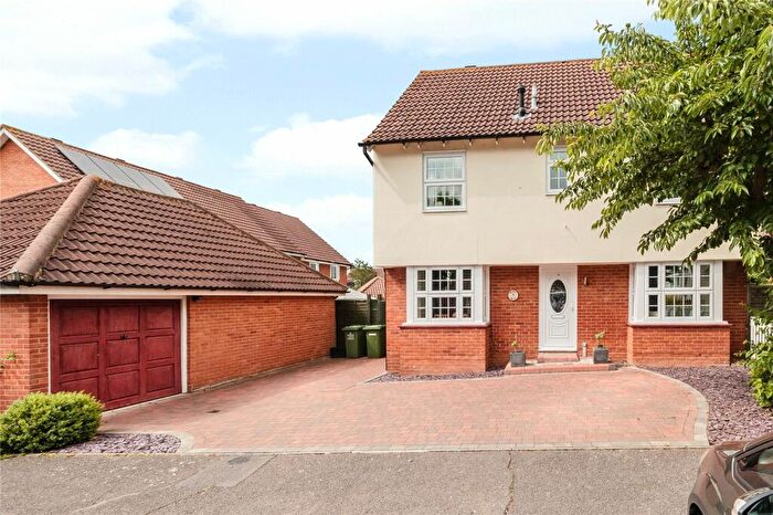 4 Bedroom Detached House To Rent In Bowfell Drive, Langdon Hills, Essex, SS16