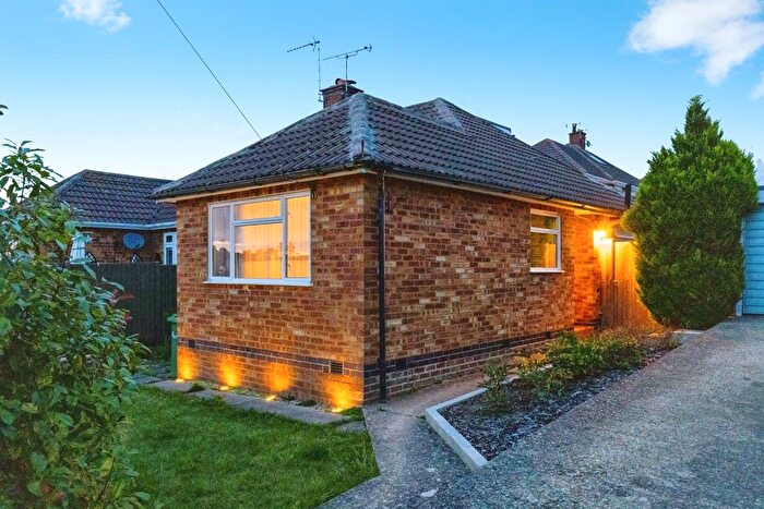 4 Bedroom Semi Detached House For Sale In Everest Road, Rugby, CV22