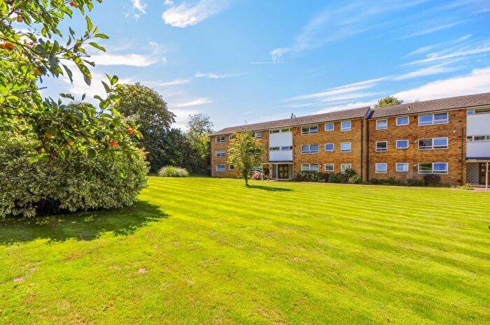 3 Bedroom Flat For Sale In The Shimmings, Guildford, GU1