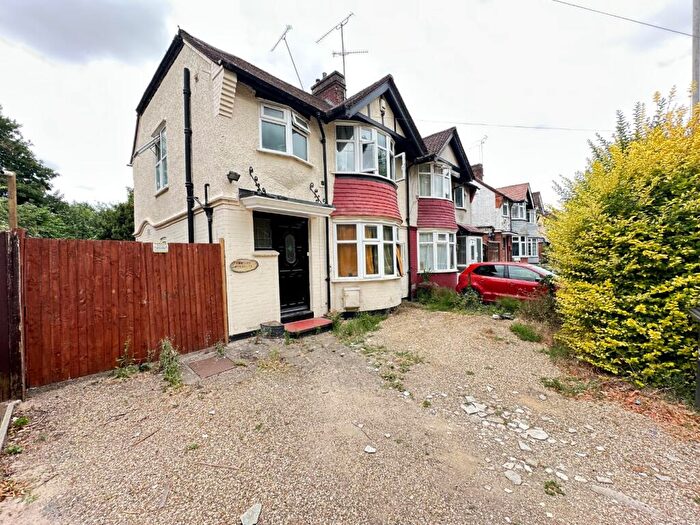 3 Bedroom Semi-Detached House To Rent In Osborne Road, Luton, Bedfordshire, LU1