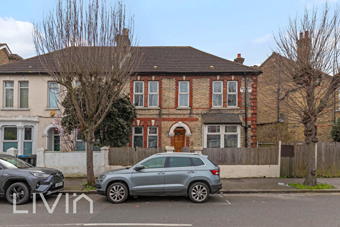 2 Bedroom Maisonette For Sale In Westbury Road, Croydon, CR0