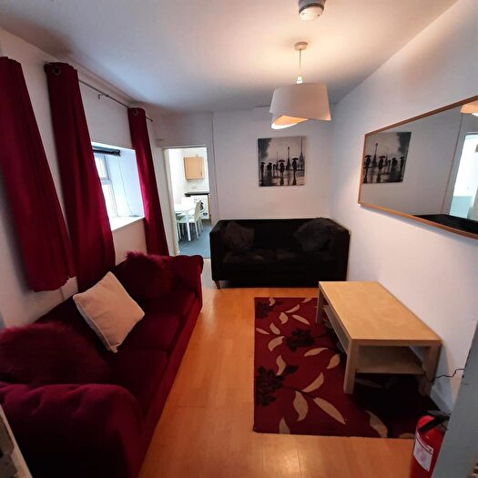 5 Bedroom House To Rent In Nicholl Street, Mount Pleasant, SA1