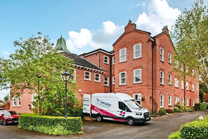 2 Bedroom Flat To Rent In Horseshoe Lane East, Merrow, Guildford, GU1