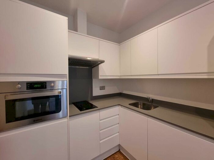 1 Bedroom Studio To Rent In Hampden Road, London, N8