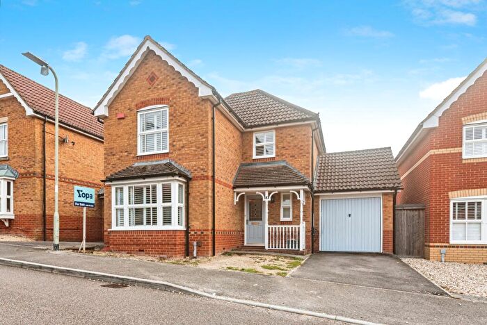3 Bedroom Detached House For Sale In Bluebell Way, Thatcham, West Berkshire, RG18