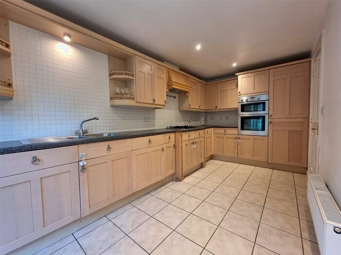 5 Bedroom Semi-Detached House To Rent In Gilbert Close, Nottingham, Nottinghamshire, NG5