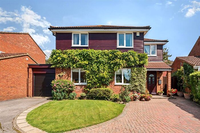 4 Bedroom Detached House For Sale In Loosen Drive, Cox Green, Maidenhead, SL6