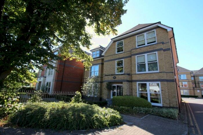 2 Bedroom Flat To Rent In Vicarage Road, Egham, Surrey, TW20