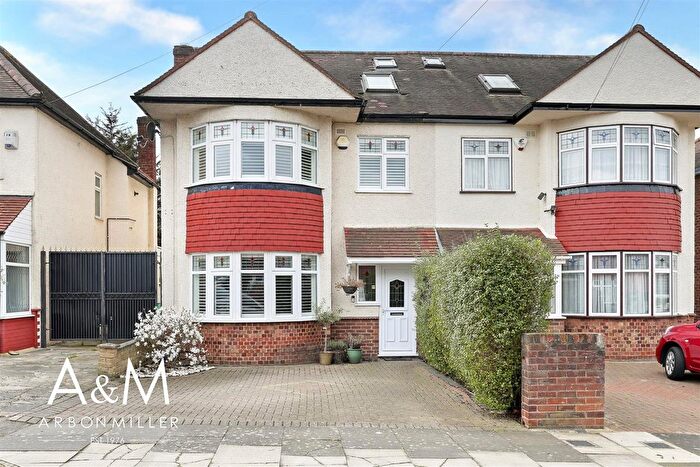 5 Bedroom Semi Detached House For Sale In Gayfere Road, Clayhall, IG5