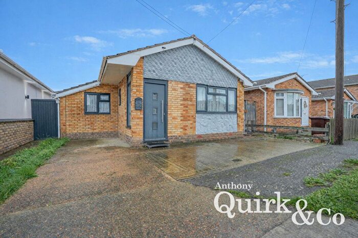 2 Bedroom Detached Bungalow For Sale In Oxford Road, Canvey Island, SS8