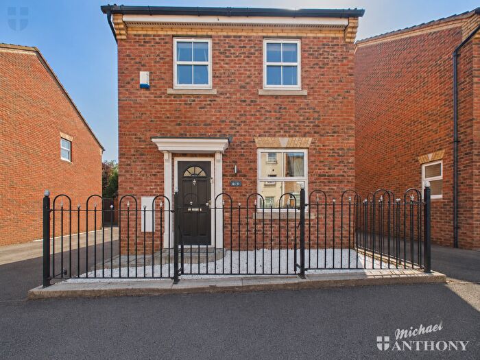 3 Bedroom Detached House For Sale In Great Meadow Way, Fairford Leys, HP19