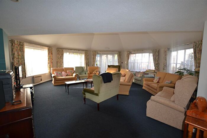 1 Bedroom Flat For Sale In Pinewood Court, Fleet, GU51