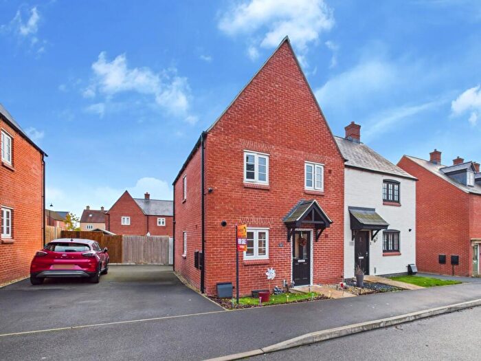3 Bedroom Semi-Detached House For Sale In Hexham Street, Towcester, NN12