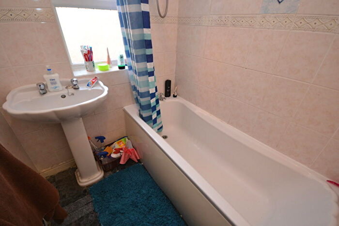 4 Bedroom House To Rent In Lenton Boulevard, Nottingham, NG7