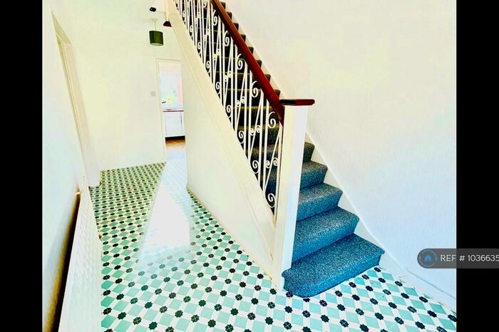 4 Bedroom Detached House To Rent In Stanley Avenue, Beckenham, BR3