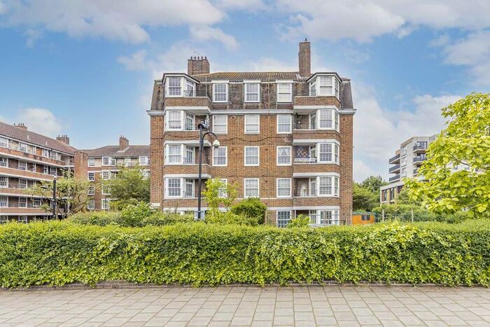 3 Bedroom Flat To Rent In Emlyn Gardens, London, W12