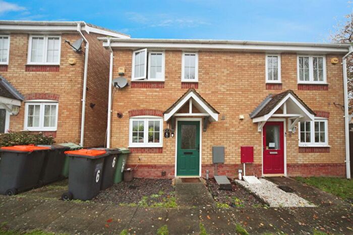 2 Bedroom Semi-Detached House For Sale In Farriers Way, Houghton Regis, Dunstable, LU5