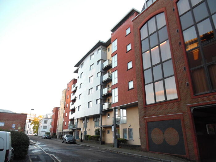 2 Bedroom Flat To Rent In Orchard Place, Southampton, SO14