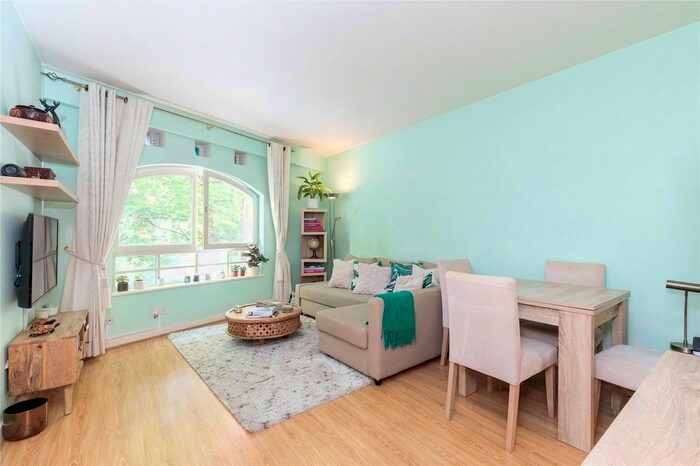 1 Bedroom Flat To Rent In Rosebery Court, London, EC1R