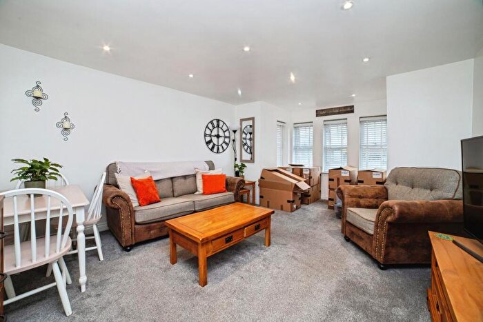 2 Bedroom Flat For Sale In Archdale Close, Chesterfield, Derbyshire, S40