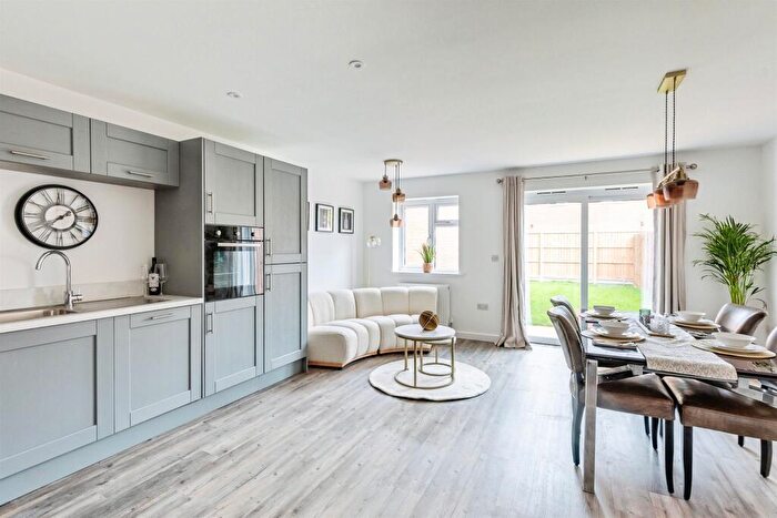 3 Bedroom Semi-Detached House For Sale In Clay Pit Close, Raunds, Wellingborough, NN9