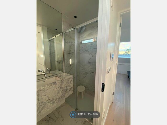 1 Bedroom Flat To Rent In Top Floor, London, W13