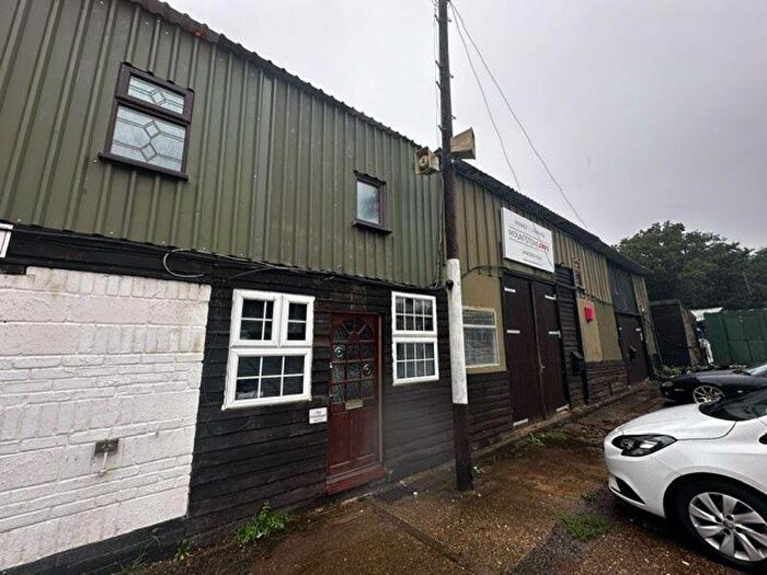 3 Bedroom Terraced House To Rent In Botley Road, Southampton, SO32