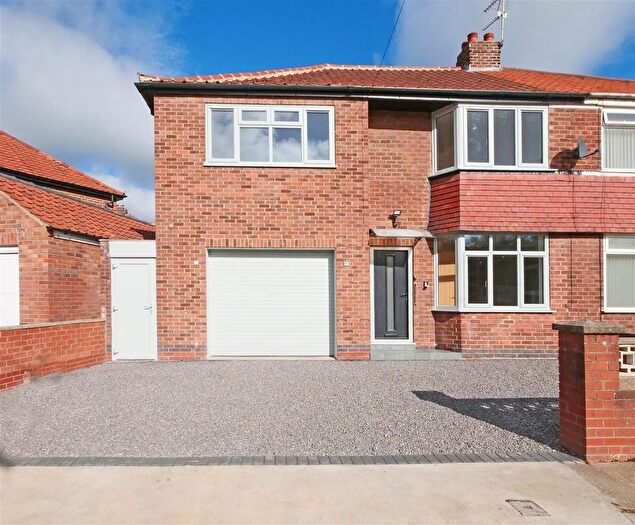 3 Bedroom Semi-Detached House For Sale In Meadowfields Drive, York, YO31