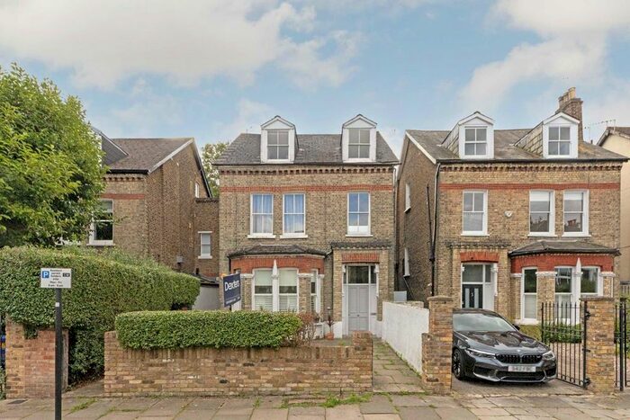 2 Bedroom Flat To Rent In Grosvenor Road, London, W4