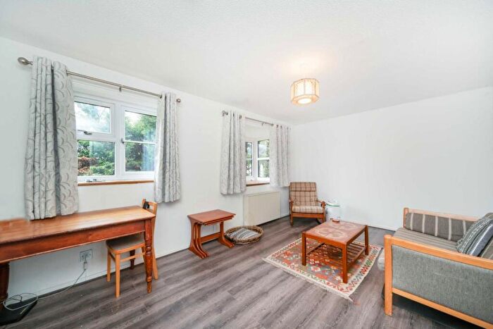 1 Bedroom Flat To Rent In Pages Hill, London, N10