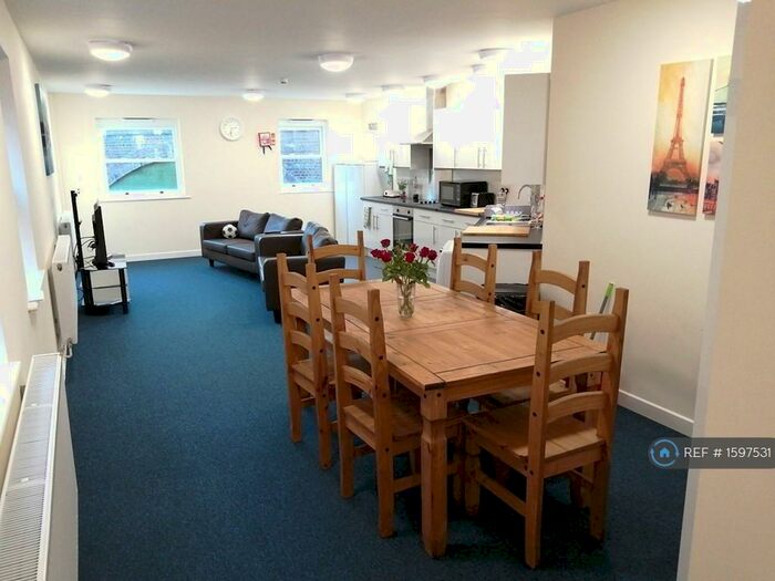 5 Bedroom Flat To Rent In Moss Yard, Leamington Spa, CV31