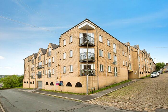 2 Bedroom Apartment To Rent In West View, Boothtown, Halifax, HX3