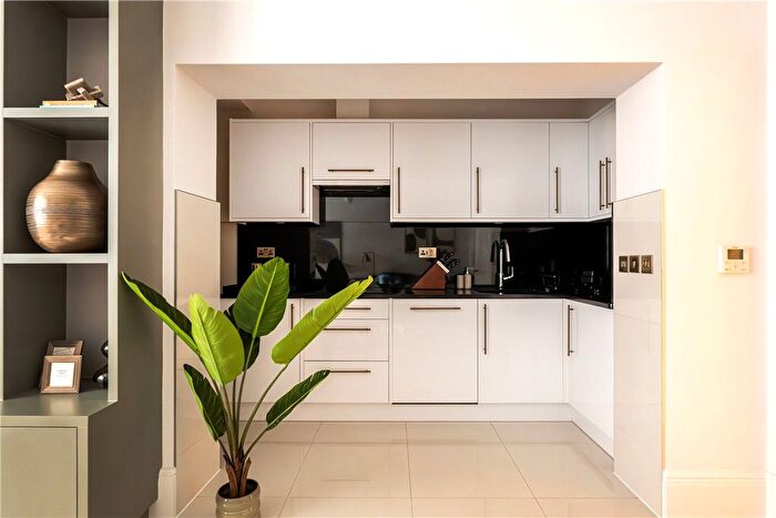 1 Bedroom Flat To Rent In Stratton Street, London, W1J