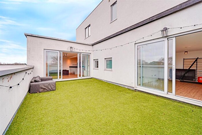 2 Bedroom Apartment For Sale In Park Vista Apartments, Canning Town, E16